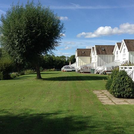 Medway Lodge South Cerney Exterior foto